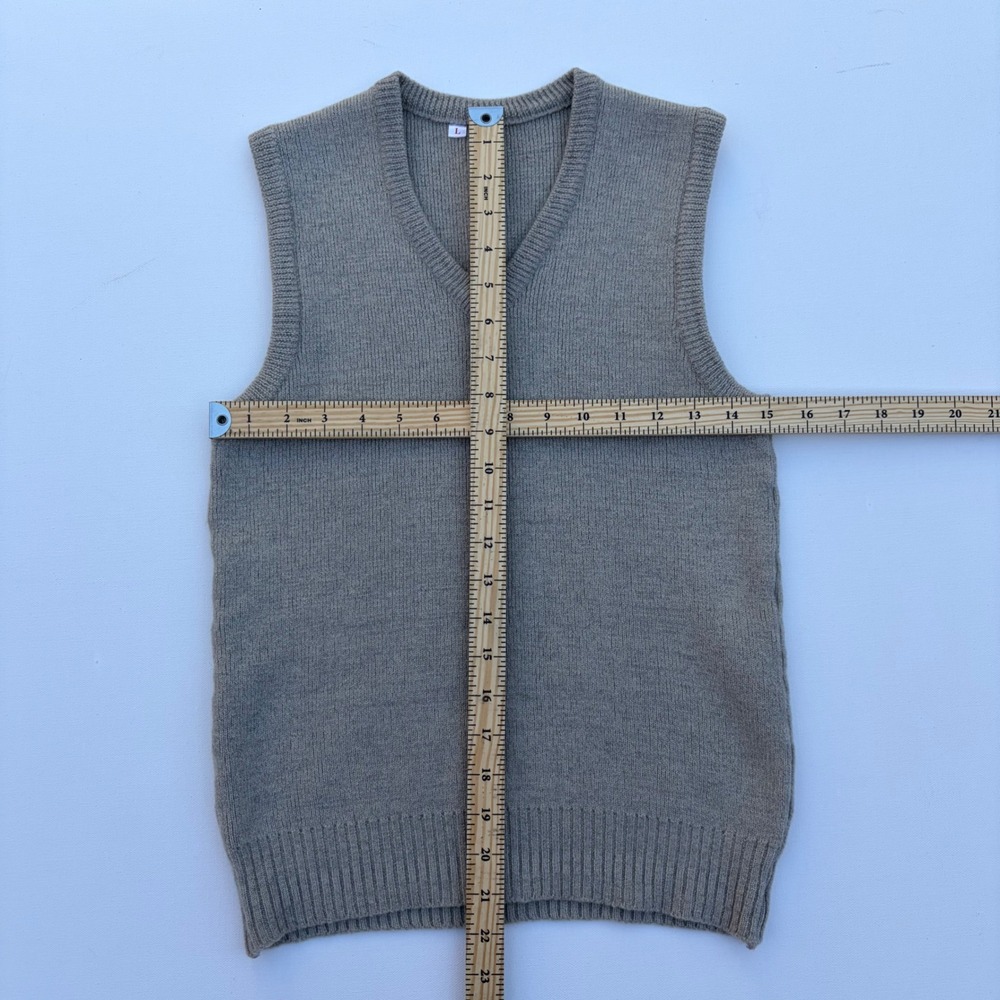 V-Neck Knit Sweater Vest in Oatmeal Grey Sleeveless Fits Like a Small - Picture 4 of 4
